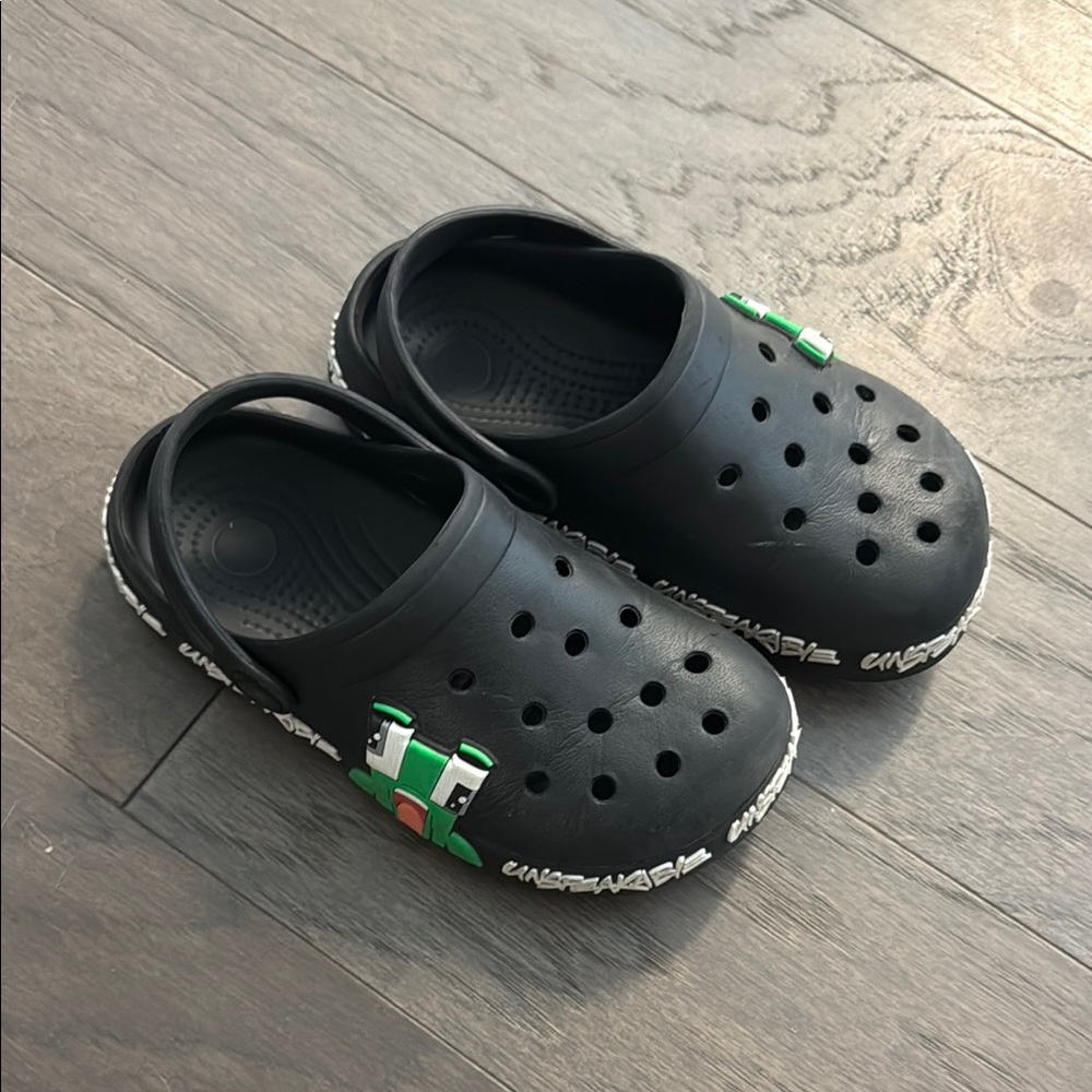 Black and Green Water Shoes with Ventilation